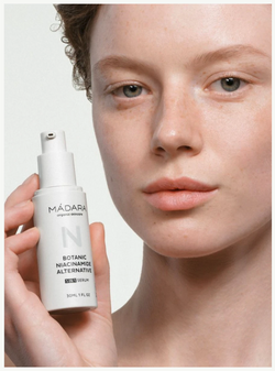 Madara Botanic Niacinamide Alternative serum 5w1 z roślinną alternatywą niacynamidu 30 ml